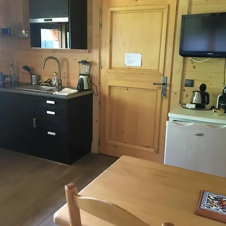 Apartment 1 Piece Situe Dans Un *