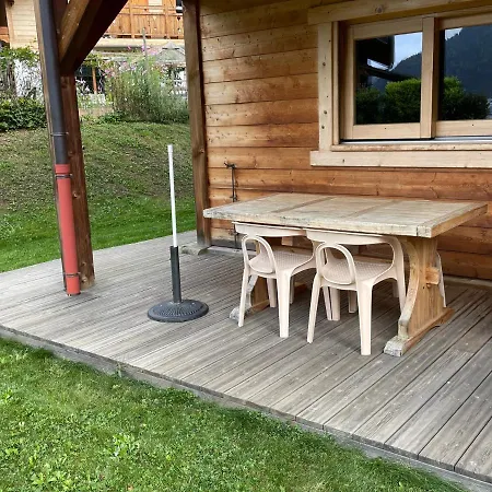 1 Piece Situe Dans Un Appartement *
